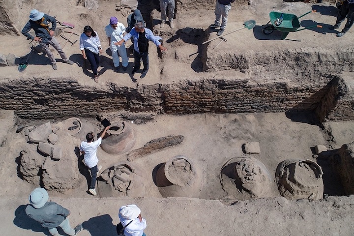 Van’da Urartulara Ait Anıtsal Yapılar ve Dev Pitoslar Bulundu