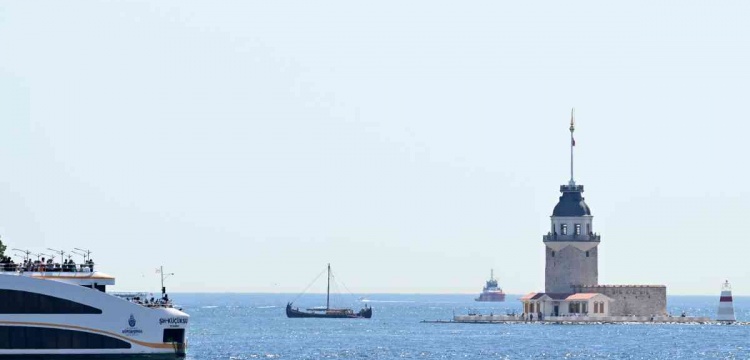 Bin yıllık Viking yelkenlisi İstanbul Boğaz'ına demir attı