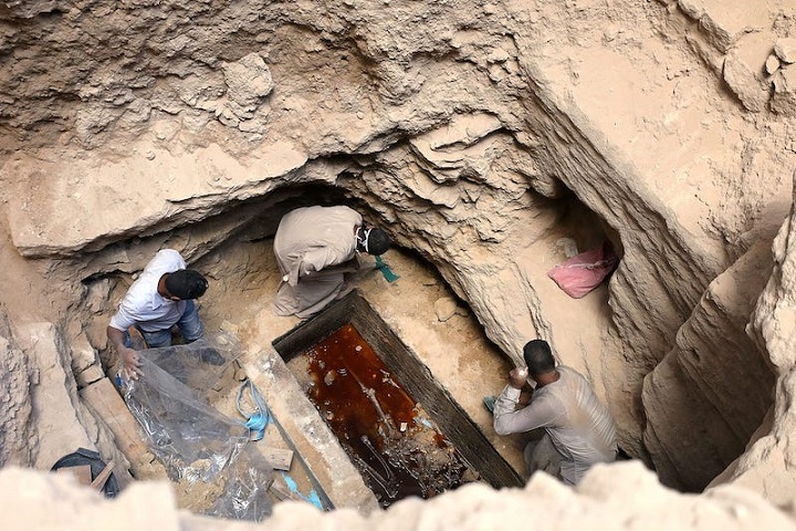 Mısır’da Bulunan 2.000 Yıllık Devasa Kara Lahit