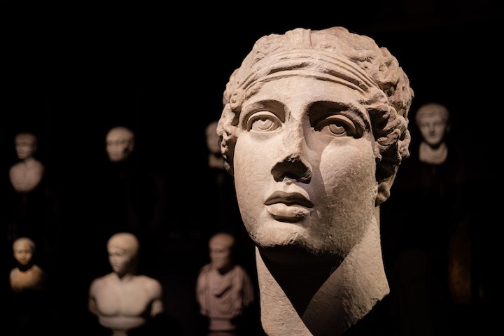 Antik Yunan Şairi Sappho Kimdi?