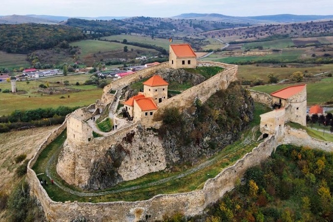 Transilvanya’nın En İyi Korunmuş Orta Çağ Kalesi: Rupea