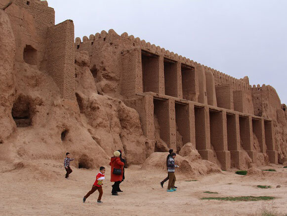1500 yıllık Shahr-e Belqeys kentinde restore edilmiş duvarlar çöktü, daha fazla hasarla ilgili endişeler artıyor