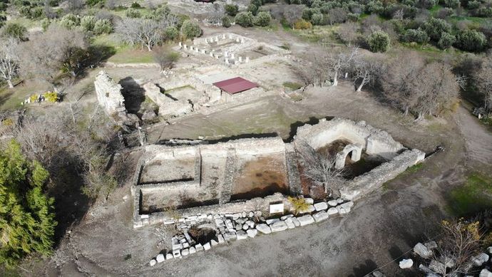 Apollon Smintheus Tapınağı’nda 2.000 yıllık mezar ve 10’dan fazla iskelet bulundu