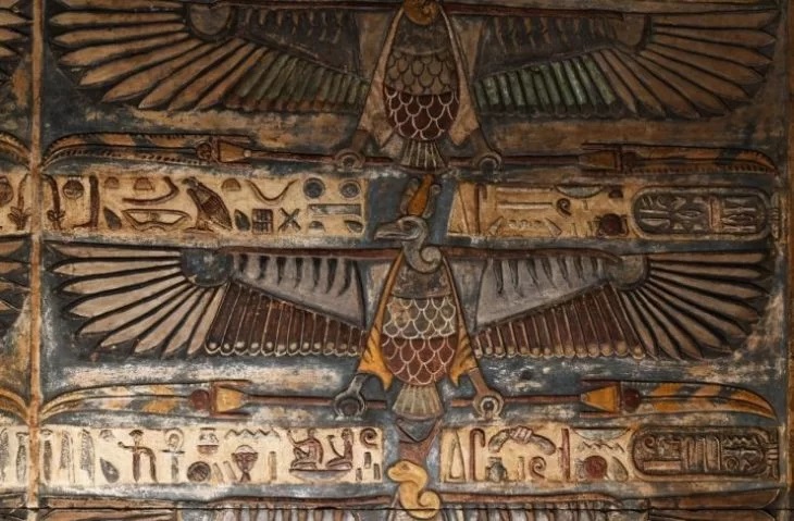 Esna Tapınağı’nın tavanında canlı renklerde 46 kartal ortaya çıktı