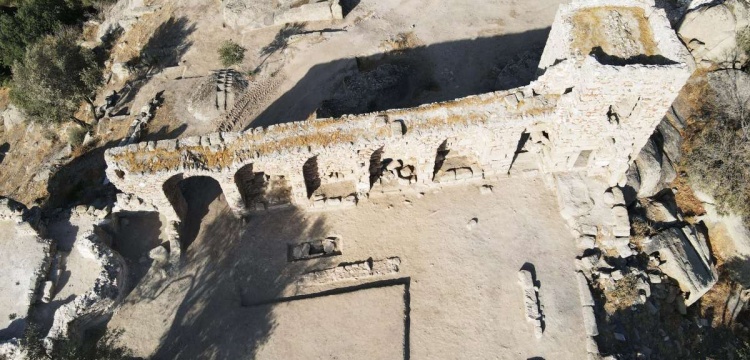 Arkeologlar, Milas'taki Göl Kalesi kulesinde 8 iskelet buldular