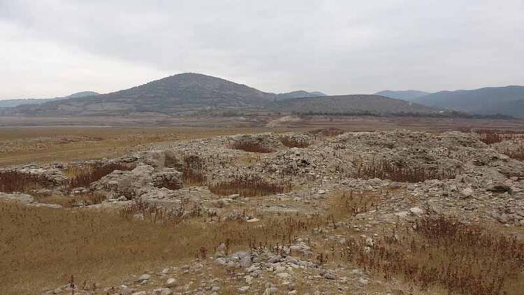 Sular çekilince Skepsis Antik Kenti’nin hamam ve kilise kalıntıları ortaya çıktı