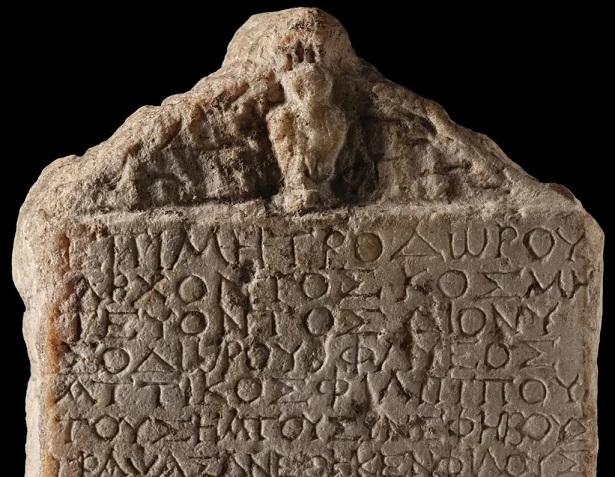 Taşa oyulmuş 2000 yıllık Antik Yunan ‘okul yıllığı’ bulundu