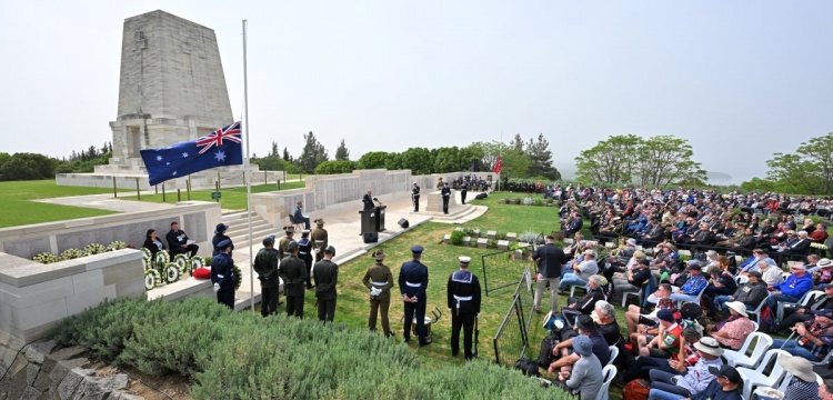Avustralyalılar Anzak Günü'nde Lone Pine Anıtı'nda anma töreni düzenlendi