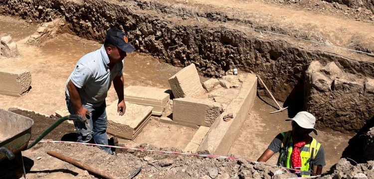 Milas'ta yıkılıp yeninden inşa edilecek binanın temelinde arkeolojik kalıntılar bulundu