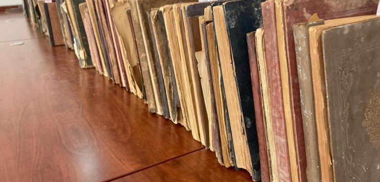 Aralarında 250 yıllık 6 el yazmasının olduğu 169 tarihi kitap Kütüphaneye bağışlandı