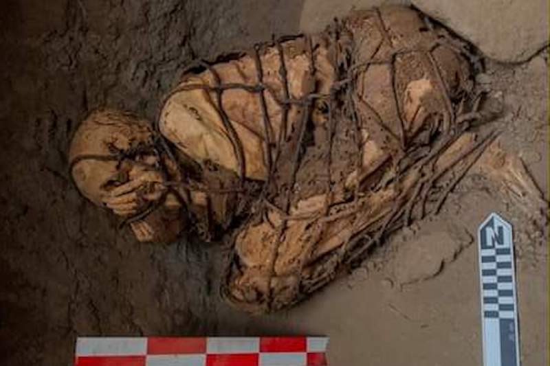 Peru’da İplerle Bağlanmış En Az 800 Yıllık Mumya Keşfedildi