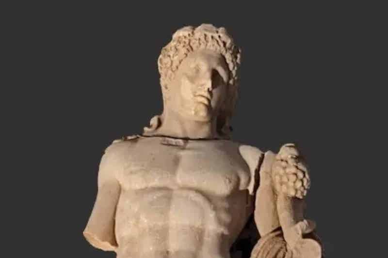 Yunanistan’da Etkileyici Bir Hercules Heykeli Bulundu