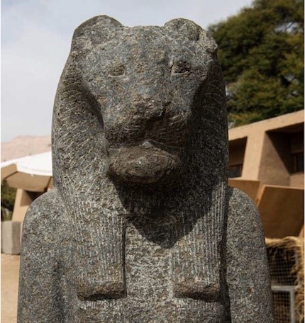 Luksor’daki Amenhotep Tapınağında Devasa Sfenksler Bulundu