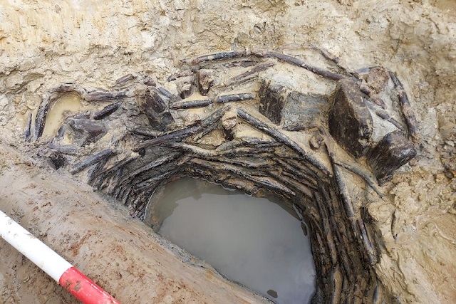 Arkeologlar Tunç Çağından Kalma Ahşap Kuyu Buldu