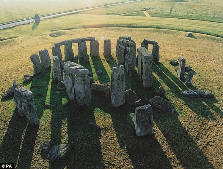 Stonehenge Yakılarak Gömülen İnsan Mezarlığı Olabilir