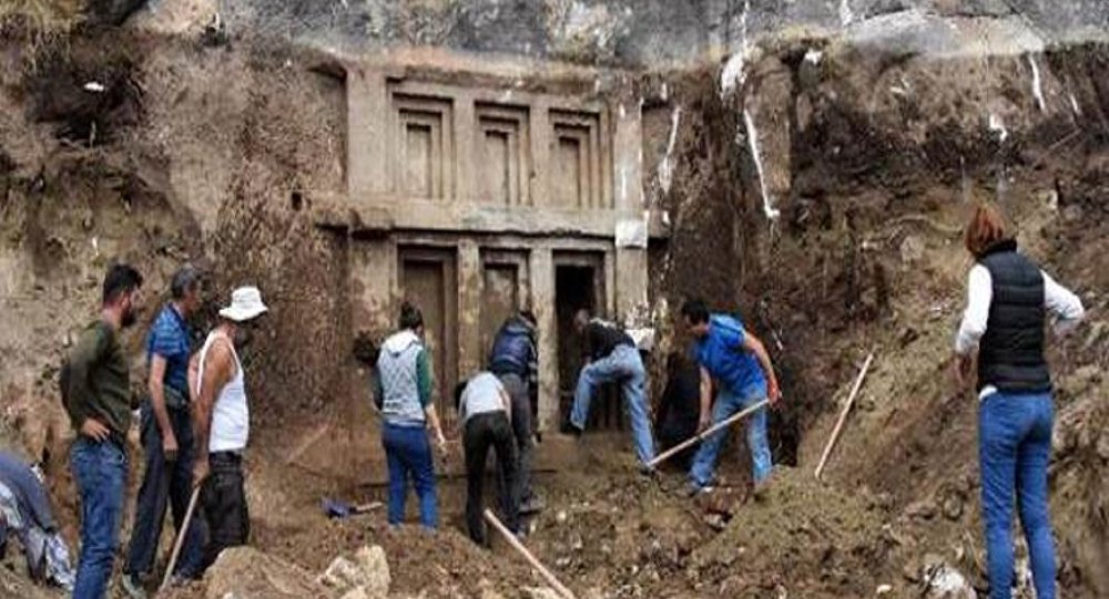 Antalya’da 2400 yıllık antik mezar bulundu