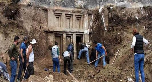 Antalya’da 2400 yıllık antik mezar bulundu