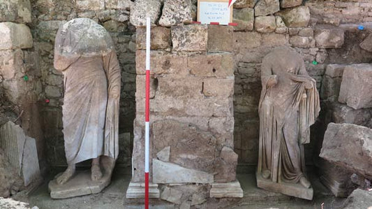 Side Antik Kentinde Roma Dönemine ait iki heykel bulundu