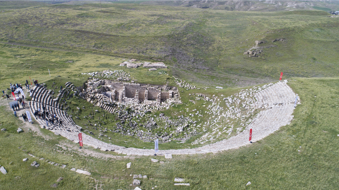 Laodikya Antik Tiyatrosu restore ediliyor