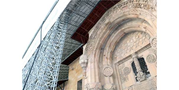 Divriği Ulu Cami’deki Sır Perdesi Aralandı