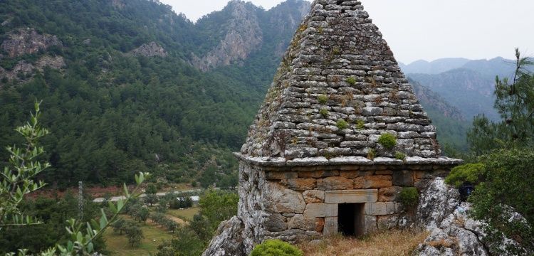 Piramit mezar, türbe olmadığı anlaşılınca yağmalandı