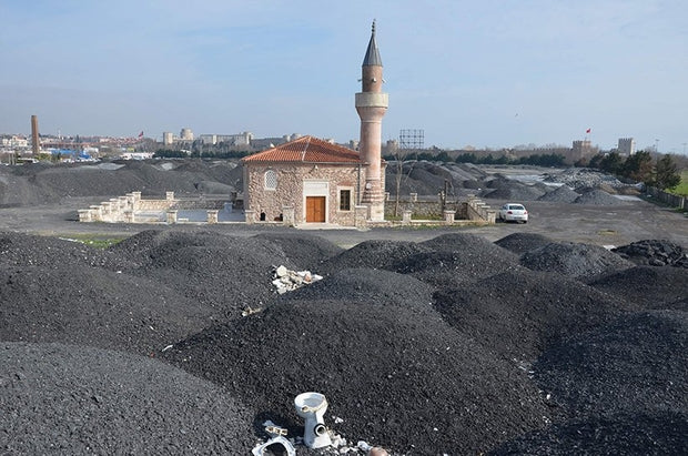 İstanbul’da 400 Yıllık Cami, Moloz Yığınlarının Arasında Kaldı