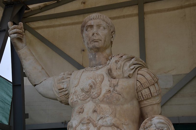 Denizli’de 3 Metrelik İmparator Trajan Heykeli Bulundu