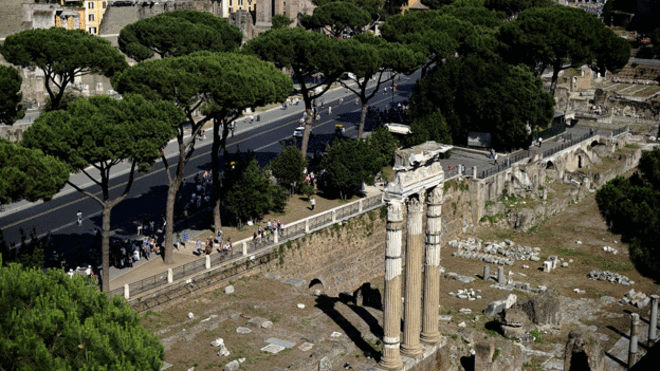 İtalya’da Roma Sütununa Adını Kazıyan Türk’e Ceza Verildi