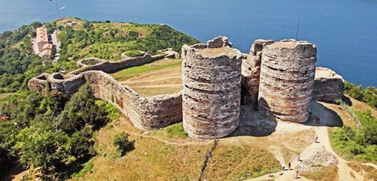 Yoros Kalesi restorasyon beklerken bakımsızlıktan çökecek hale geldi!