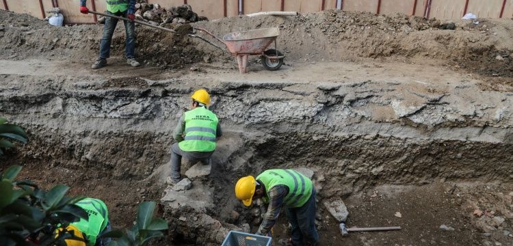 Üsküdar merkezindeki arkeoloji kazısı yeniden başladı