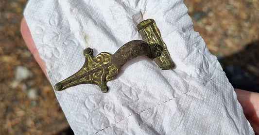 Amatör Kadın Dedektör Uzmanı, Kuzey Finlandiya'da Nadir Bulunan 1.500 Yıllık Broş Buldu