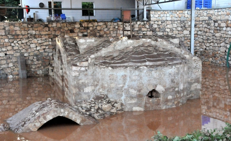 Demre’deki 900 Yıllık Şapelden Haç Figürü Çalındı