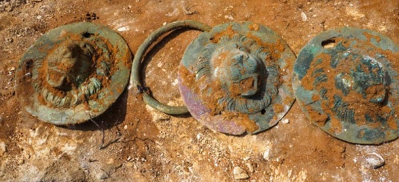 Khirbat Ibreika Yakınlarındaki Roma Dönemi Sandık Mezarından Eşsiz Aslan Başlı Kulplar Ortaya Çıkarıldı
