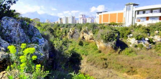 Antalya’da Market Girişi İçin Antik Kent Sınırları İçerisine Yol İzni