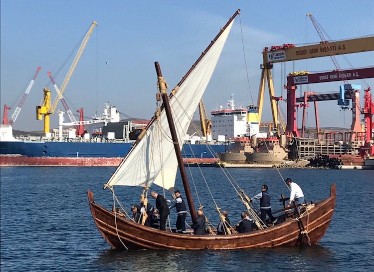 1100 Yıllık Yenikapı Batığının Kopyası Denize İndirildi