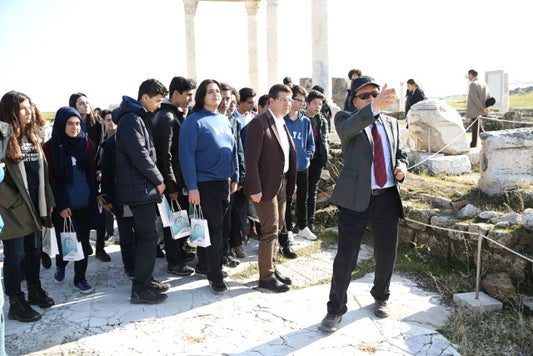 Merkezefendili Öğrenciler Laodikya'da Tarihi Keşfediyor