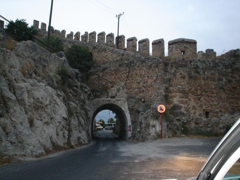 Tarihi Alanya Kalesi Yılda 30.000 Araç Yüzünden Tahrip Oluyor