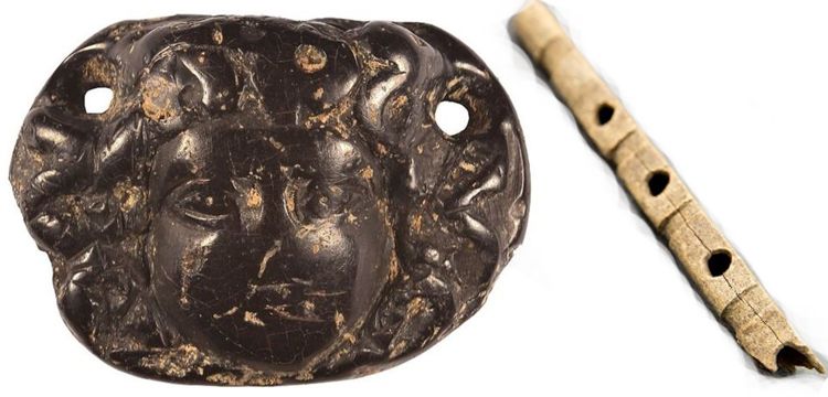 İngiltere'de medusa başlı kolye ucu bulundu