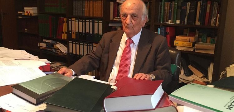 Prof. Dr. Fuat Sezgin vefat etti