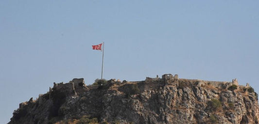 Beçin Kalesinde arkeoloji kazıları ve restorasyon sürüyor
