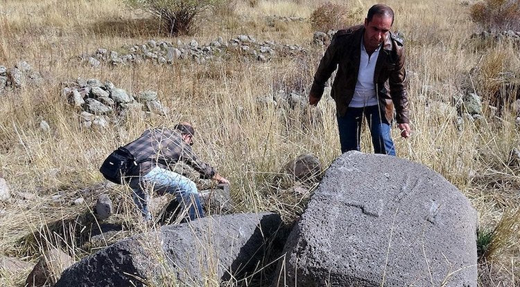 Erzurum’da Tarihi Koçbaşlı Mezar Taşları Ortadan Kayboldu