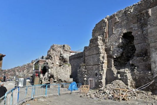 Ankara Kalesi’nin Devamı Olan Surlar Yıkıldı