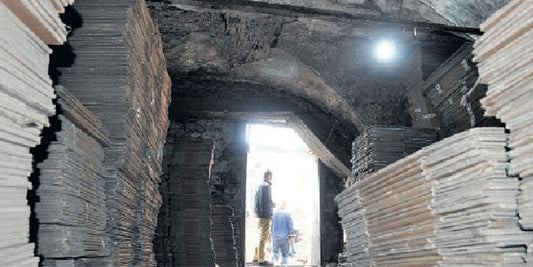 Tarihi Sarnıcın Üstüne Apartman Dikip, Karton Deposu Yaptılar!
