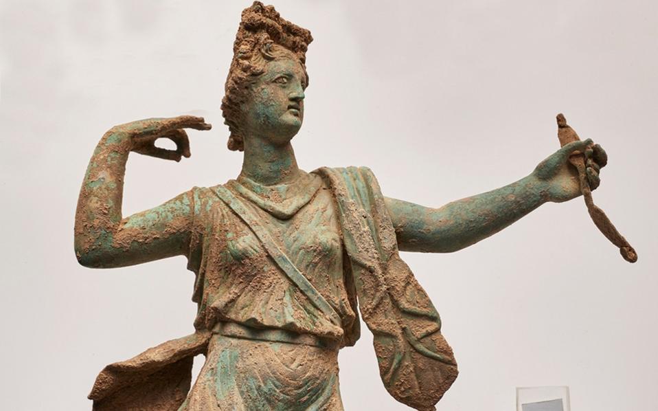 Girit’te Artemis ve Apollo Heykelcikleri Bulundu