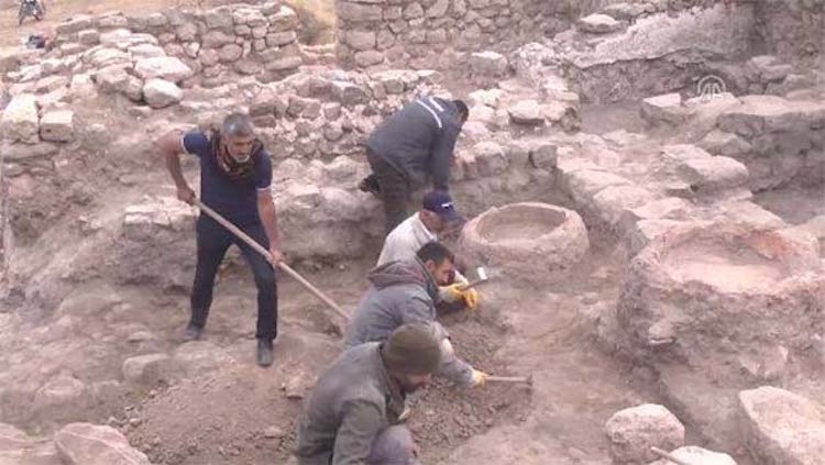 Mardin’de 5000 Yıllık Tandır ve Çömlekçi Çarkı Bulundu