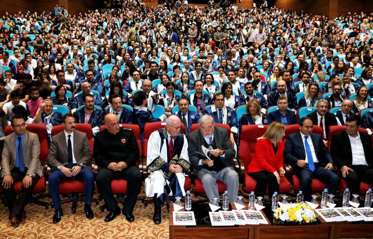 Prof. Dr. İlber Ortaylı: Türkiye'de en büyük milli spor definecilik