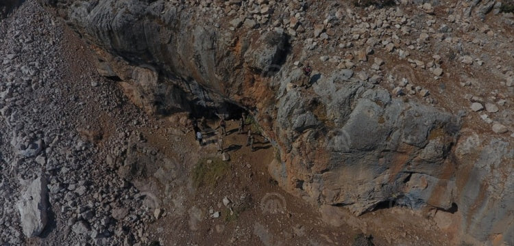 Kilis'te kaçak kazı yapan 4 defineci yakalandı