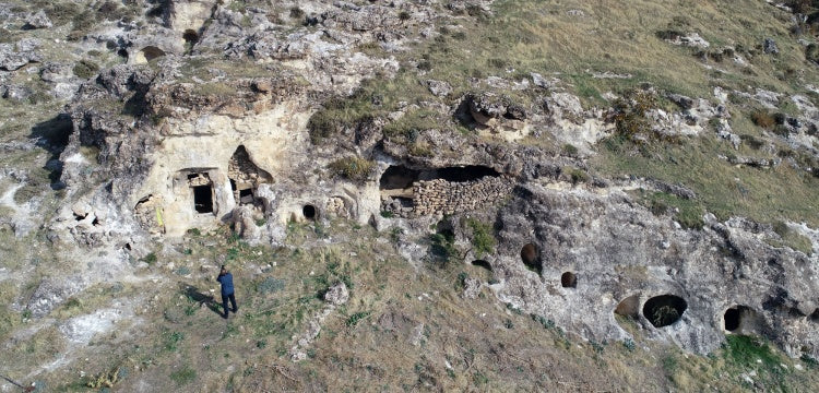 Silvan'da Kaya Mezarı içinde Süryanice kitabe bulundu