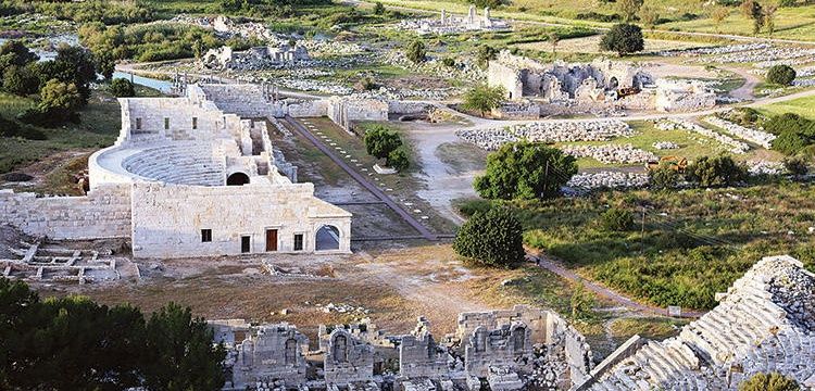 Patara Deniz Feneri, kendi malzemeleriyle ayağa kaldırılacak