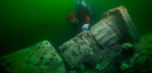 Mısır'ın batık şehri Heracleion'da bir tapınak ve bir tekne bulundu